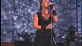 Kelly Clarkson - Low live on NBC