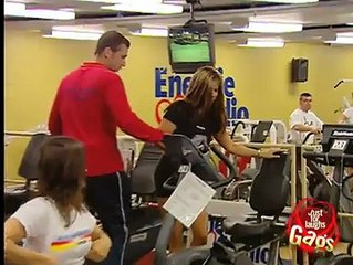 Watch the girl in gym very funny