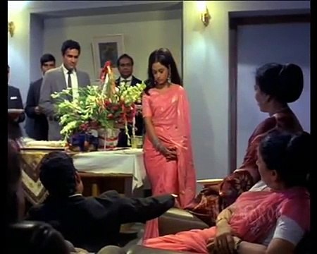 Guddi Main To Kab Se Khadi