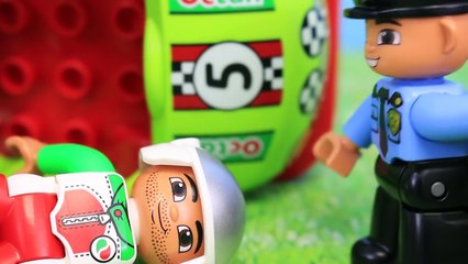 Duplo Lego Spiderman NEW Web-Bike Workshop Policeman Captures Pretzel Thief in Legos Police Car