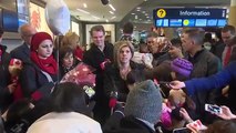 فيديو .. دموع وتأثر، لحظة وصول عائلة الطفل السوري الغريق إيلان إلى كندا
