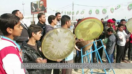 Des déplacés irakiens célébrent la reprise de Ramadi