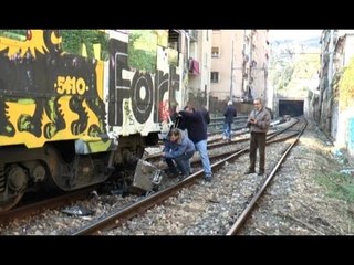 Pozzuoli (NA) - Scontro fra treni, paura alla stazione della Cumana (28.12.15)