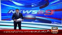 Ary News Headlines 28 December 2015 , Traffic Wardens Beat Citizen in Multan