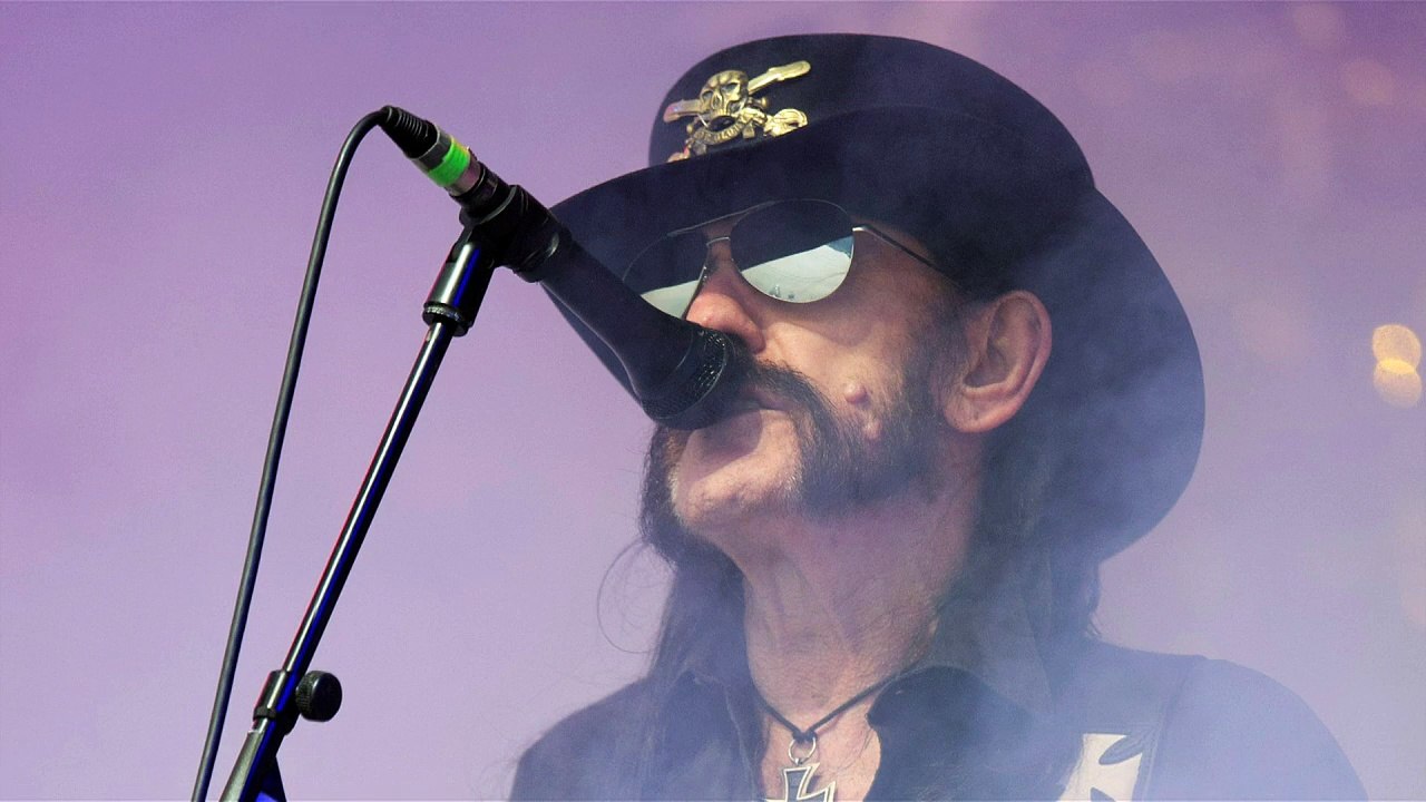Motorhead frontman Lemmy dies of cancer aged 70