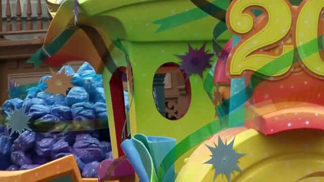 Paris Anniversary Train - Disneyland Paris 20 years Disneyland