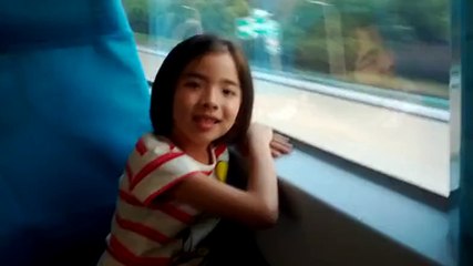 What happens when two Maglev trains passing each other with 400 km_h fiecare_