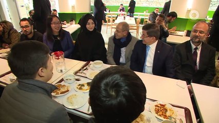 Başbakanımız, cuma namazını kıldığı İstanbul Şehir Üniversitesi'nde öğrencilerle bir araya geldi.