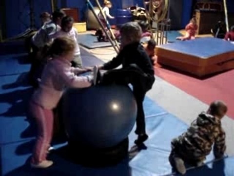 Graine de cirque - Les enfants font l'araignée - 2
