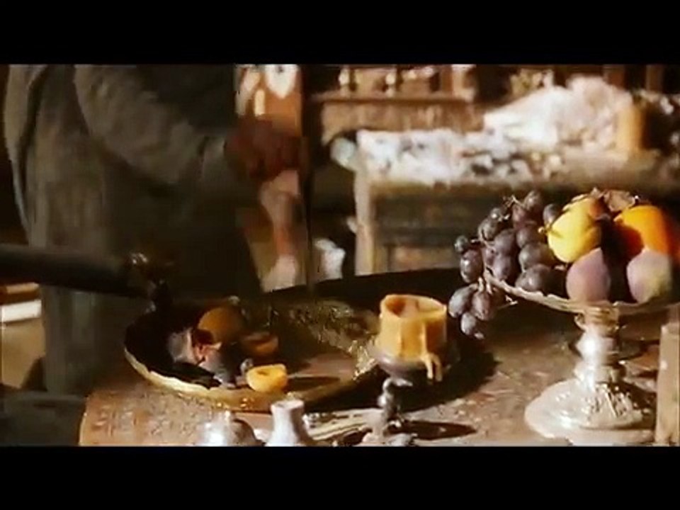 Sansa's first period - Game of Thrones (2x07)