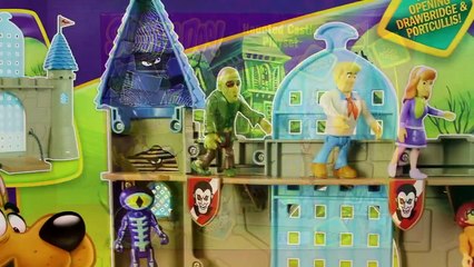 Disney Cars McQueen Mater & Imaginext Batman Go Trick Or Treat In Scooby-Doo Halloween Mansion