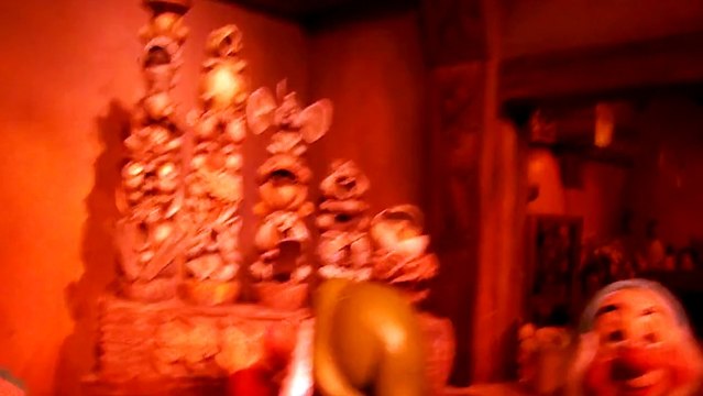 animatronic Blanche neige et les sept nains Disneyland Paris - On Ride - HD sept