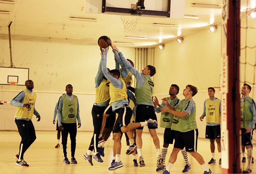 Images inédites des Bleus lors d'un match de... basket !