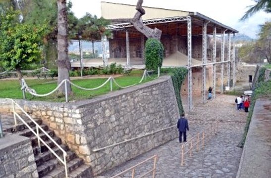 Ruslar Noel Baba'yı Yalnız Bıraktı, Esnaf Kan Ağlıyor