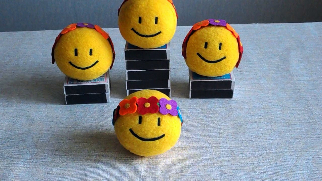 Floral crown emoji, Flower crown smiley face tiny toy