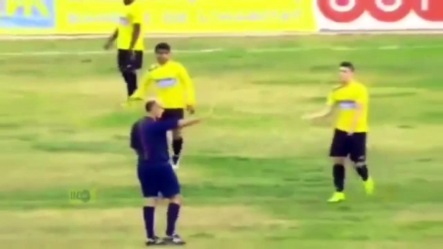 Insulté, un arbitre fond en larmes sur le terrain