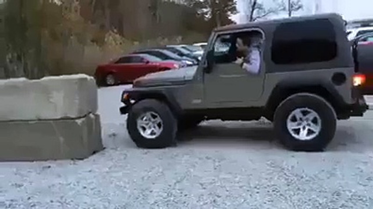 Awesome maneuver by Jeep