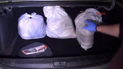 Otomobildeki Gizli Bölmelerde 283 Kaçak Cep Telefonu...