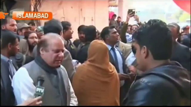 Nawaz Sharif Tezabi Totay - Nawaz Sharif meeting with Sabzi Seller!