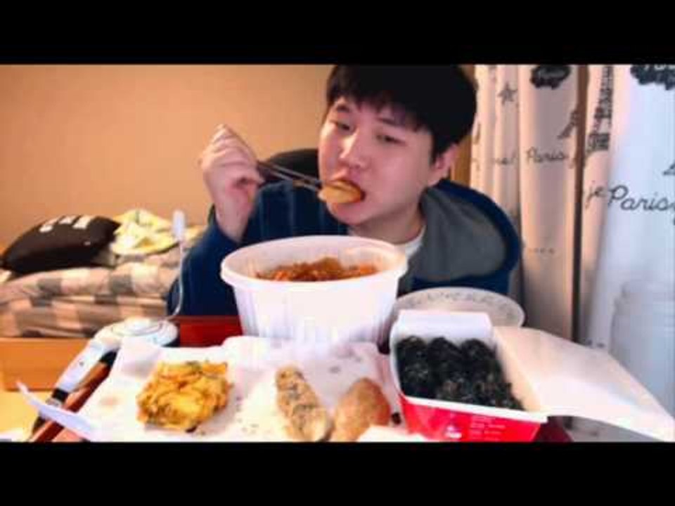 매운 음식 하면 빼놓을 수 없는 엽기떡볶이 + 튀김 + 주먹밥 먹방!![양띵TV미소]