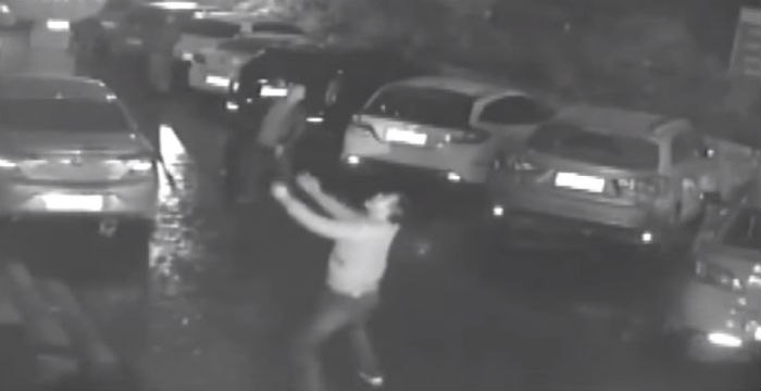 Έπιασε με τα χέρια γυναίκα που βούτηξε από τον 11ο όροφο