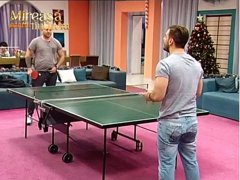 Concurentii au primit masa de ping pong