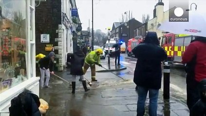 UK: severe flooding forces residents from their homes