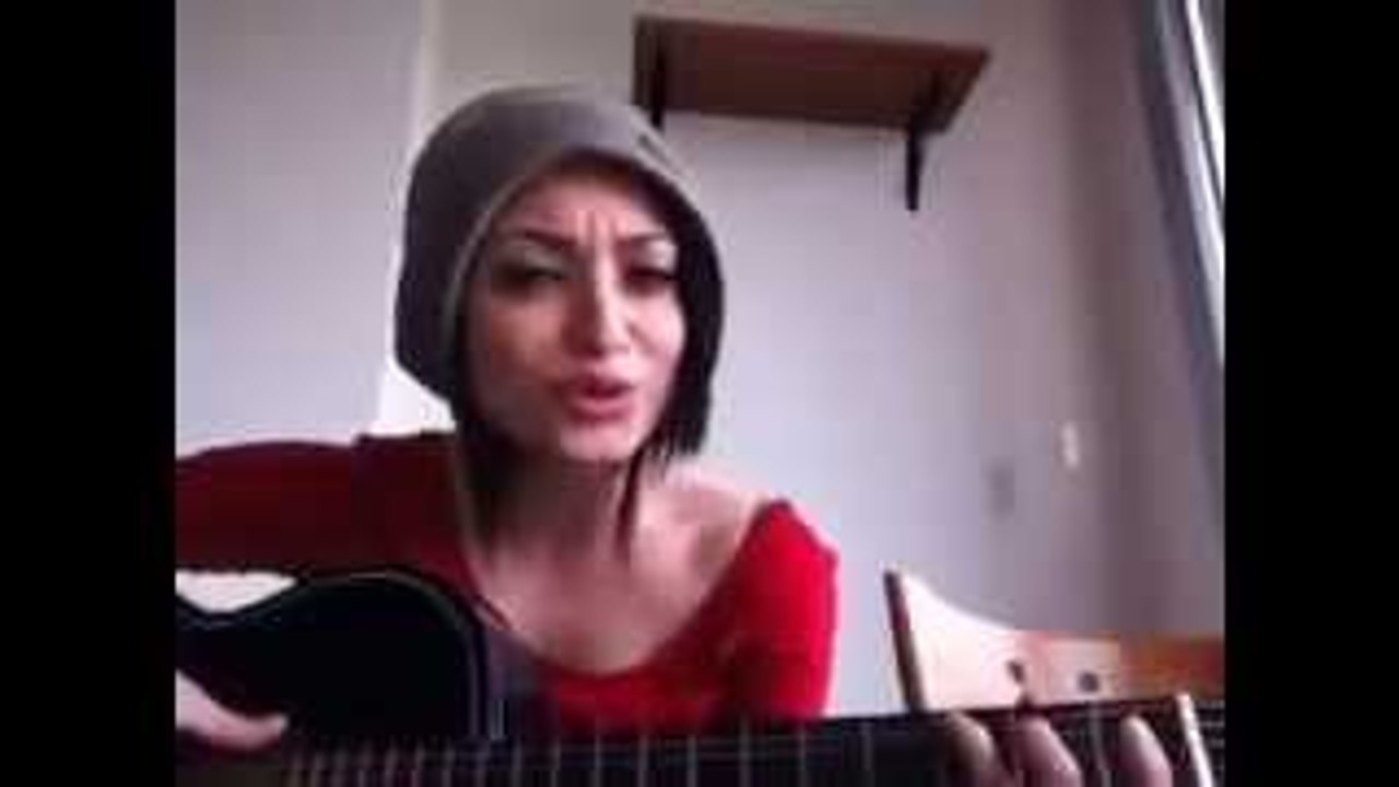 Amatör Kız Çok Güzel Söylüyor