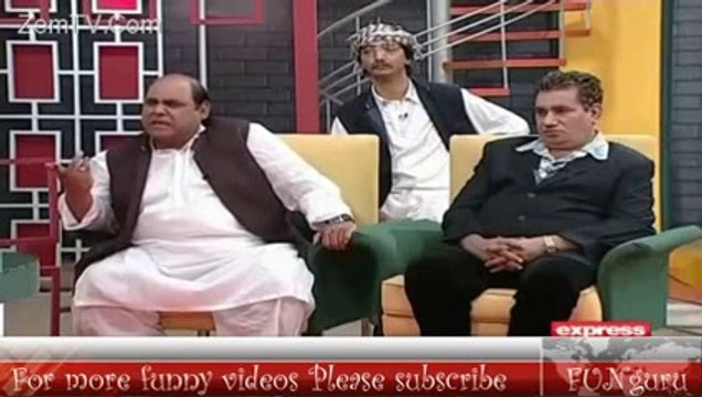 Agha Majid (Aaroo Grenade) and Nasir Chinyoti as Bookie in Khabardar