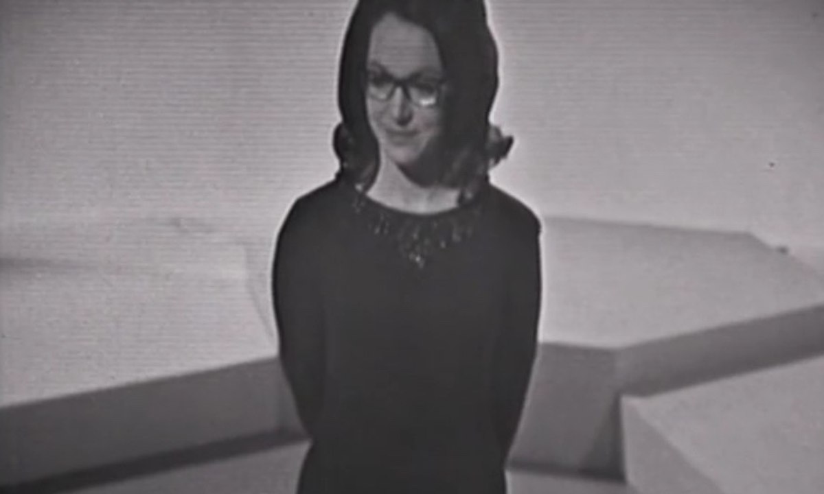 Nana Mouskouri - À force de prier