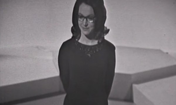 Nana Mouskouri - À force de prier