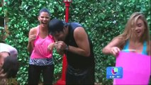 Ximena Córdoba doing the ice bucket challenge on ¡Despierta América! 8 18 14