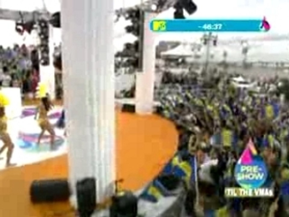 Rihanna -Live Before The Show