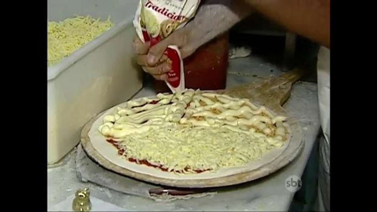 Donos de pizzarias procuram alternativas para driblar a crise