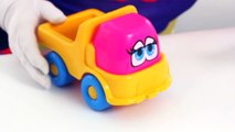 Car Clowns Christmas Tree Toy TRUCK DANCE! Videos for Kids