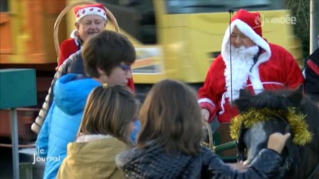 Mouilleron-le-Captif : Le père noël tiré par des poneys !