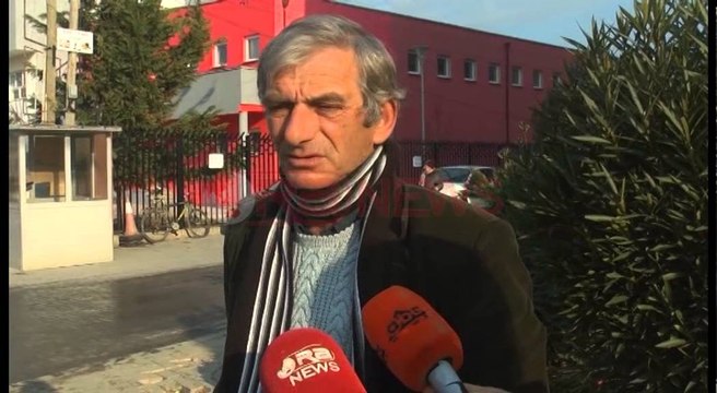 Durrës, Ujërat e zeza dalin në sipërfaqe në zonën e plazhit - Ora News- Lajmi i fundit-