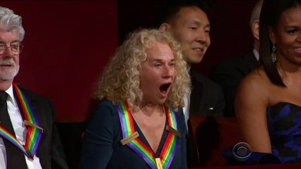 Aretha Franklin - (You Make Me Dell Like) En La Présence Du Couple OBAMA Live