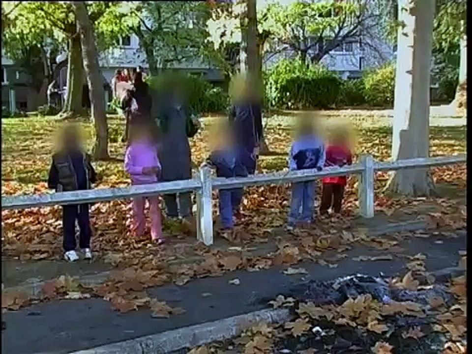 Reportage dans le 9 3 : La fièvre des banlieues Envoyé Spécial