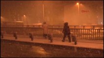 İstanbul'da Kar Yağışı Aralıklarla Etkili Oluyor