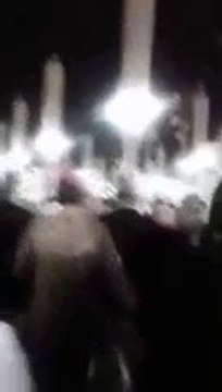 General Raheel Sharif in Makkah When A Pakistani Stopped Him and appreciate him to do efforts to stop terrorism..