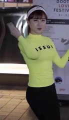 Điểm danh sao Kpop Hàn Quốc biểu diễn lộ MU, lộ khe rõ nhất you tube