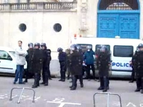 Fin de la manif du 16 mai 2007 devant la préfecture de Caen