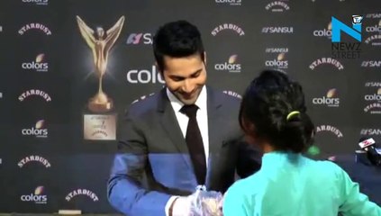 Aww! Varun Dhawan enjoys SAMOSA offered by an unknown girl