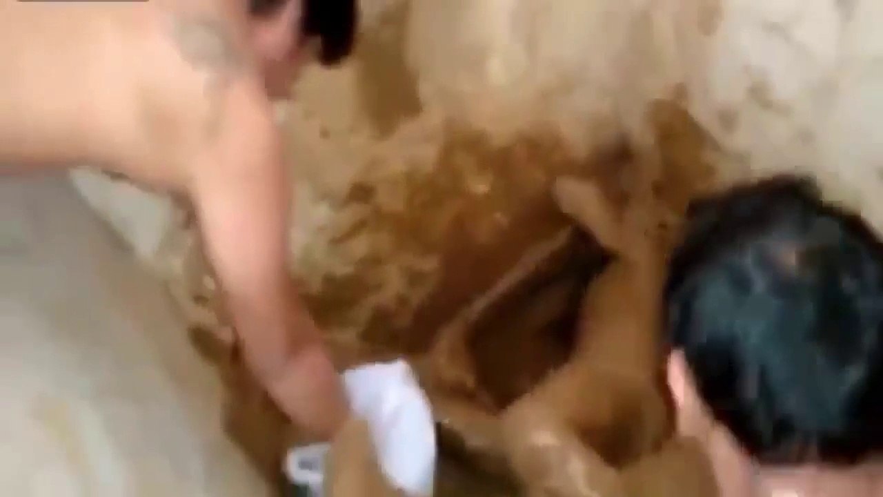 Il essaye de s’évader de prison par les toilettes