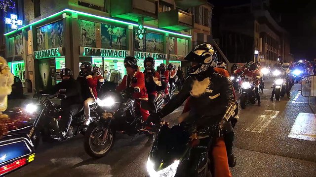 Balade des pères noël motards 2015 centre ville Montauban (82)