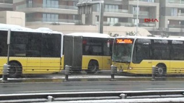 Küçükçekmece'de Metrobüs Kazası