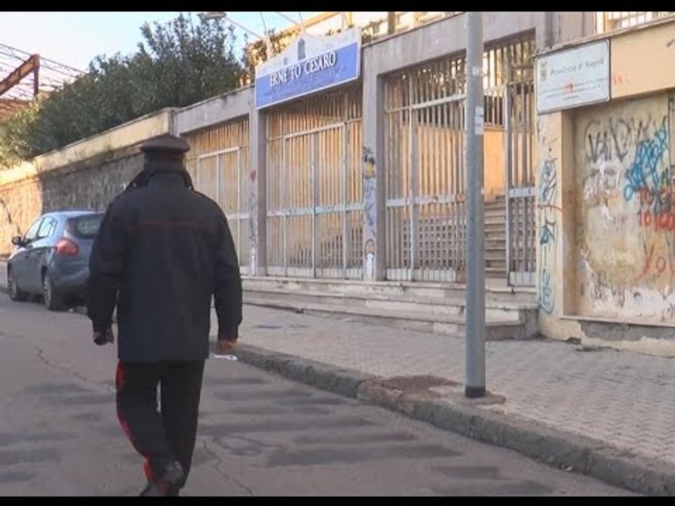 Torre Annunziata (NA) - Ordigno della camorra scatena allarme attentato (25.11.15)