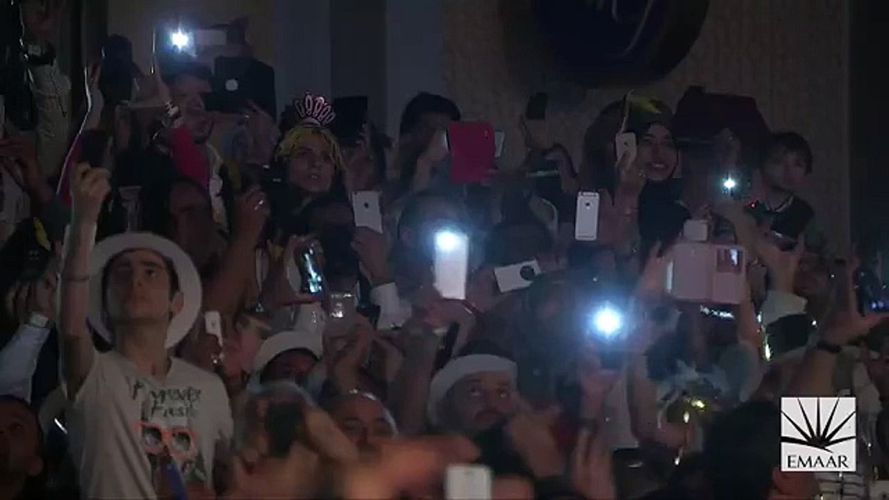 Downtown Dubai 2016 New Year Night in Burj-UL-Khalifa - 30 Sec Highlight
