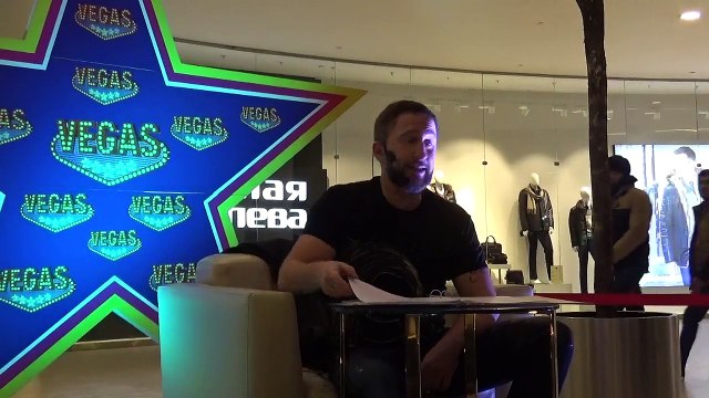 Оскар Кучера читает сказку про Карлсона,который живет на крыше